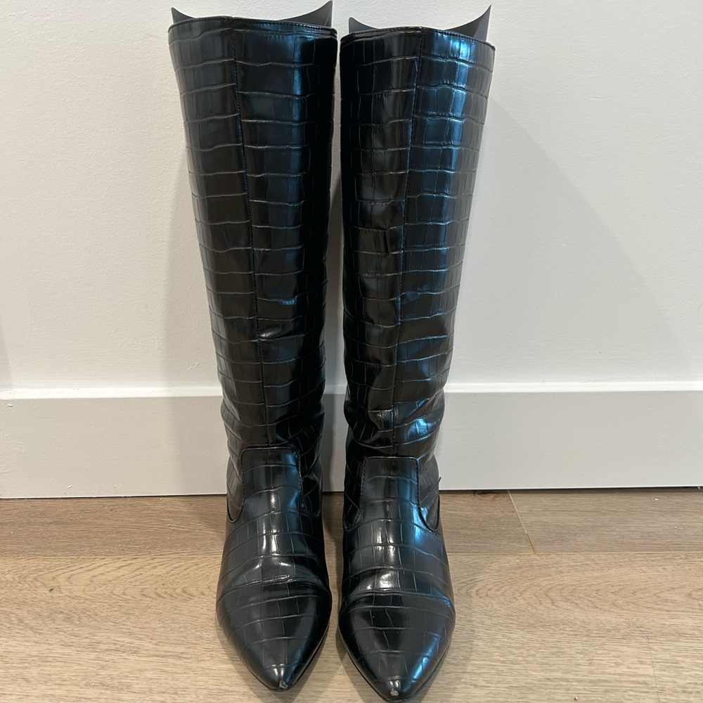 Elegant Black Croc-Embossed Heeled Boots